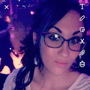 Meet your Posher, Crystal